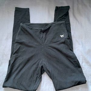 Womens PINK yoga leggings.